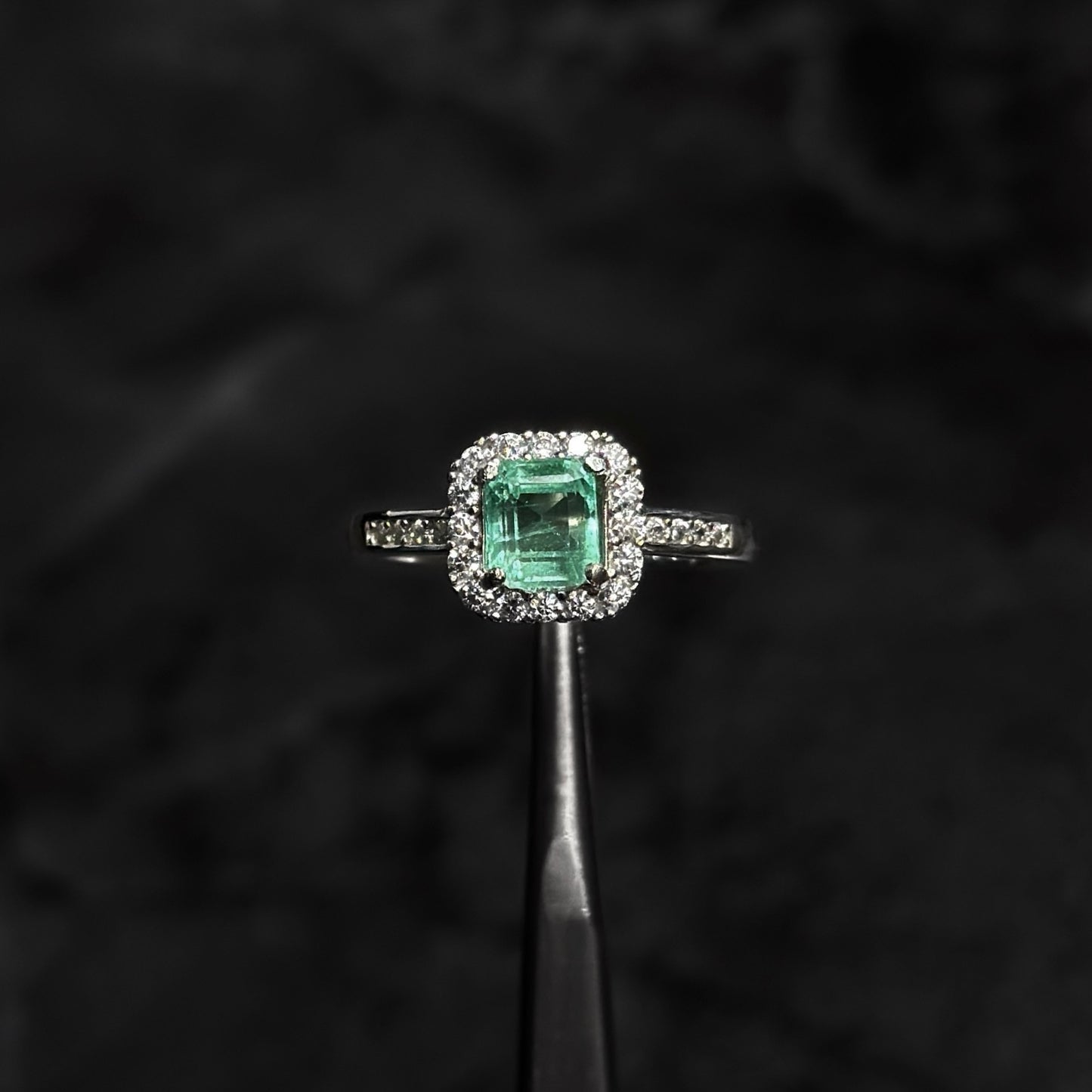 Anillo de Lujo #7 / Esmeralda Colombiana / Plata 925