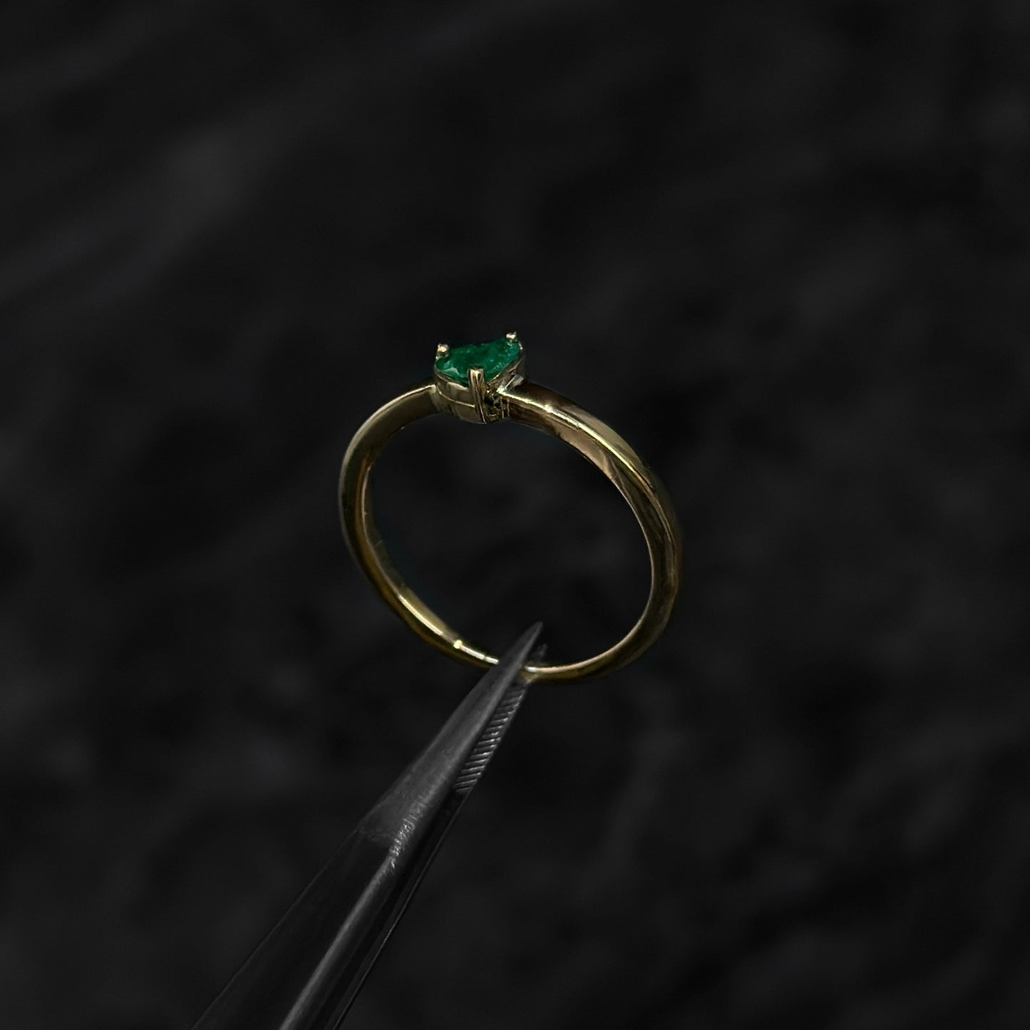 Anillo de Lujo #8 / Oro 18K / Esmeralda Colombiana