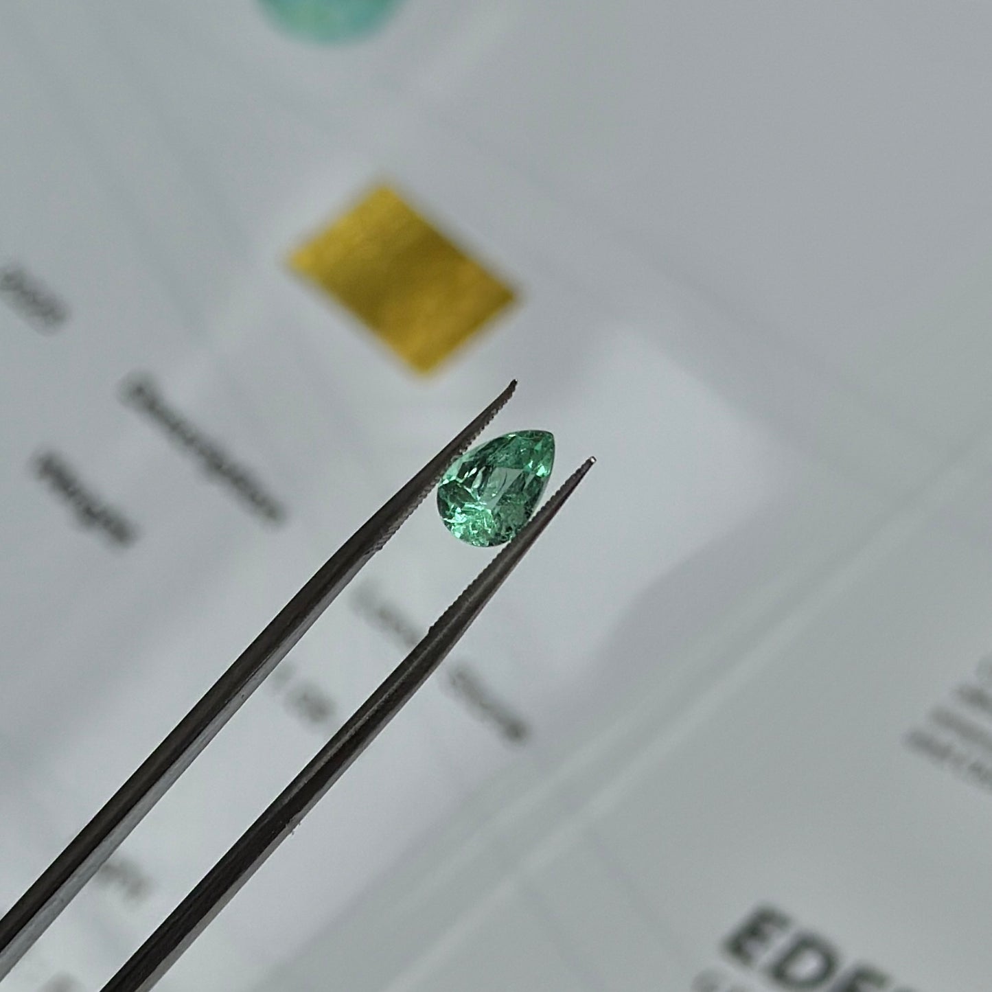 Esmeralda Lágrima Certificada / 1,08ct / 7.96mm × 5.47mm x 4.78 mm