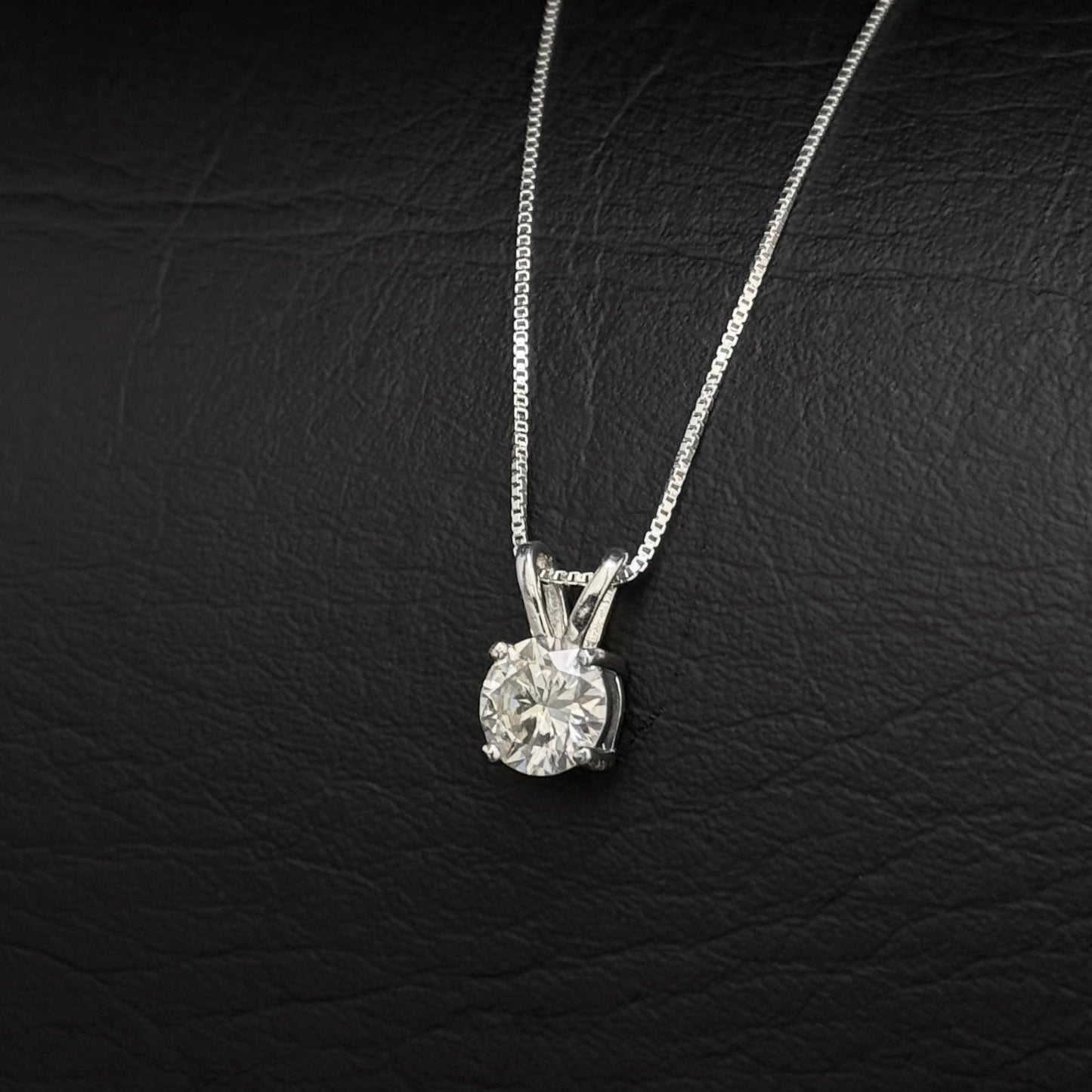 Cadena Veneciana / Dije Moissanita 6.5mm “White” / Plata 925