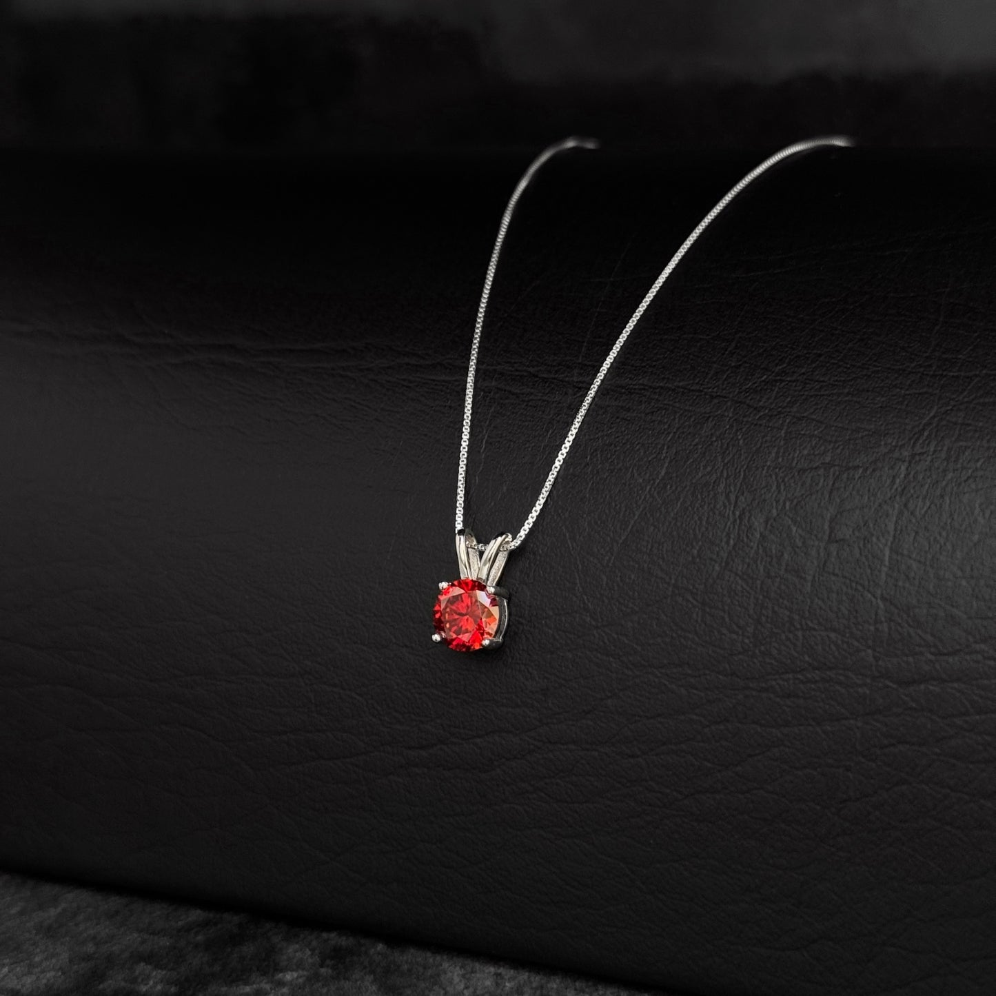 Cadena Veneciana / Dije Moissanita 6.5mm “Red” / Plata 925