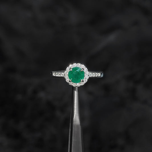 Luxury Ring #6 / Colombian Emerald / 925 Silver