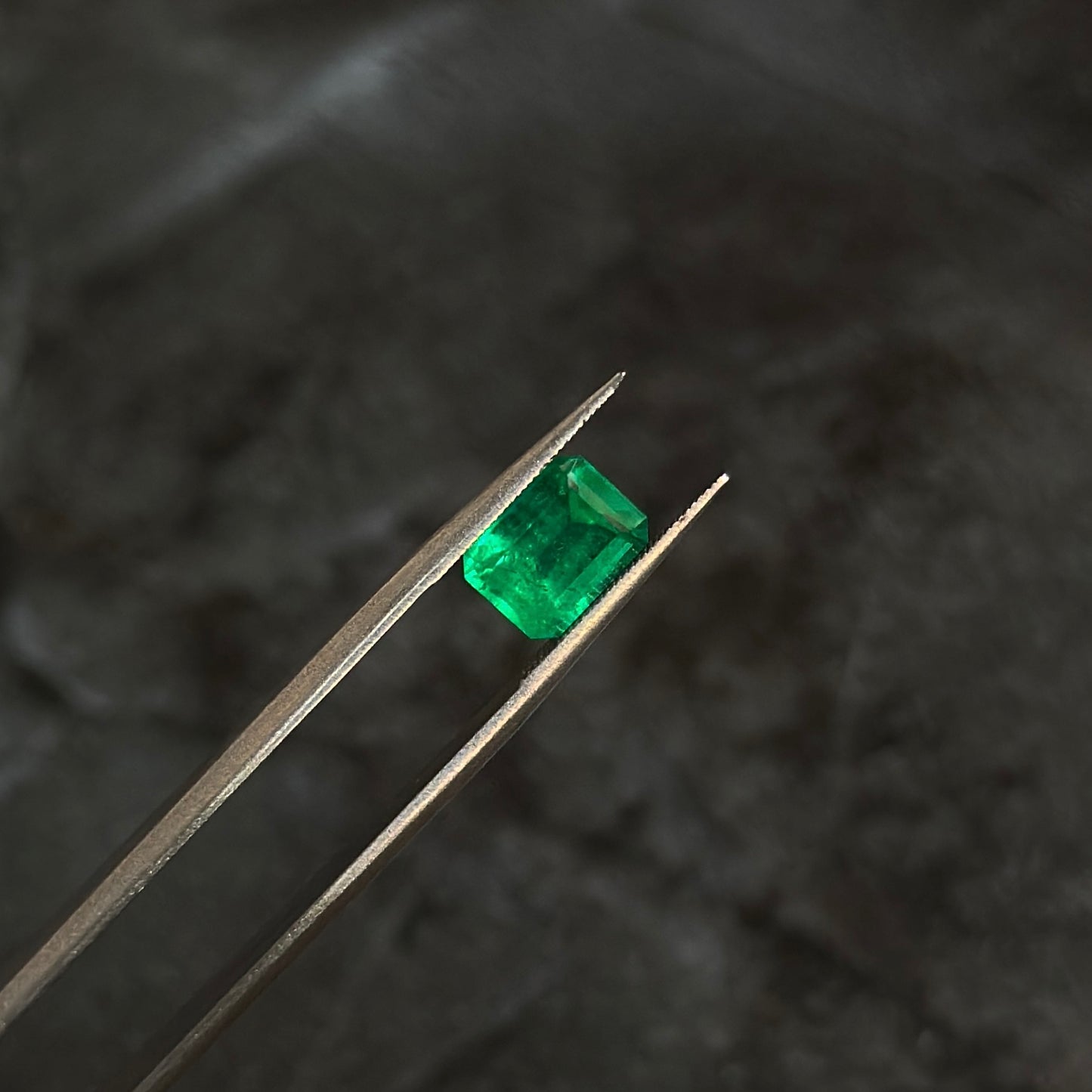 Esmeralda Certificada / 1,53ct / 7.6mm x 5.8mm x 4.8mm