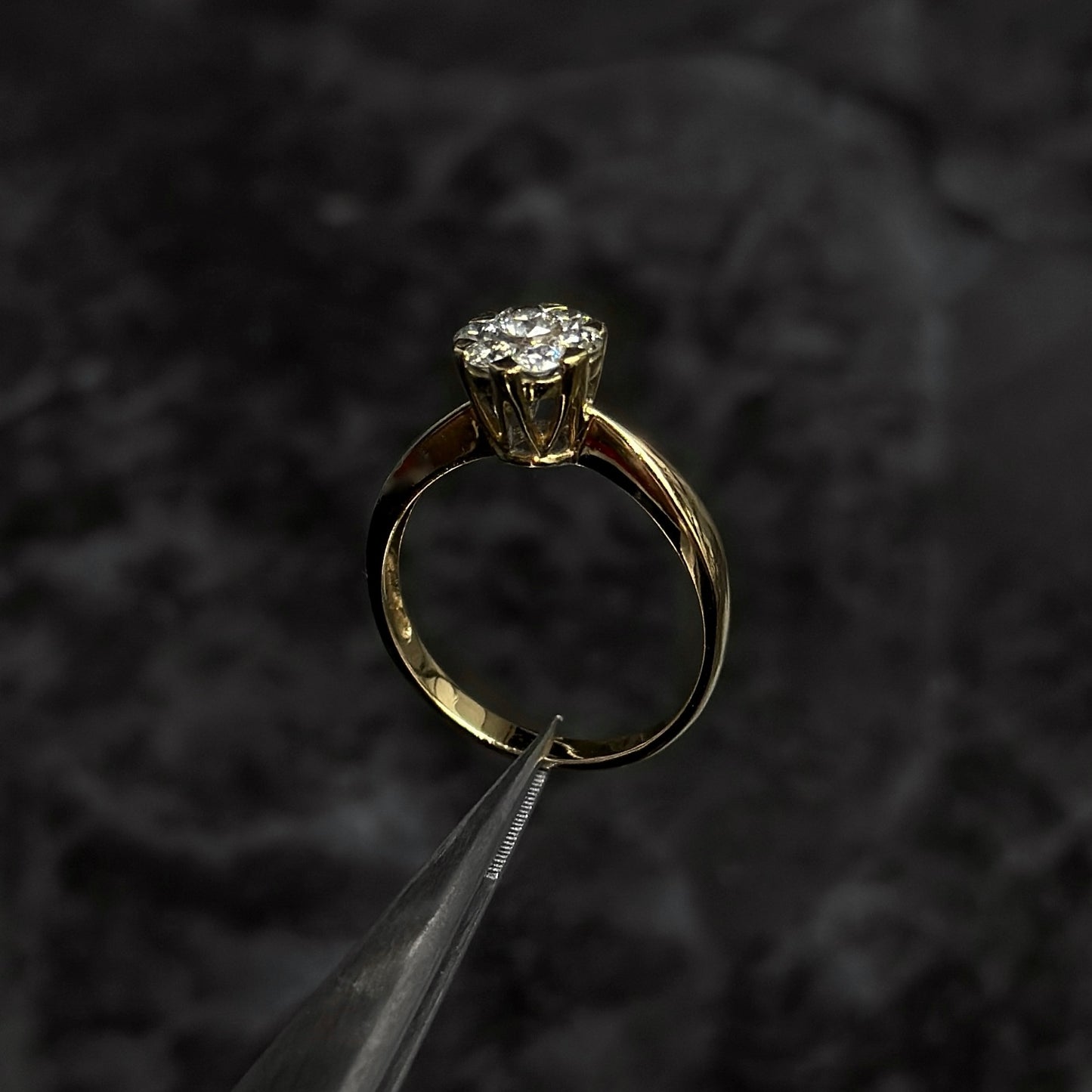 Anillo Alta Joyería / Oro 18K / Diamantes Naturales