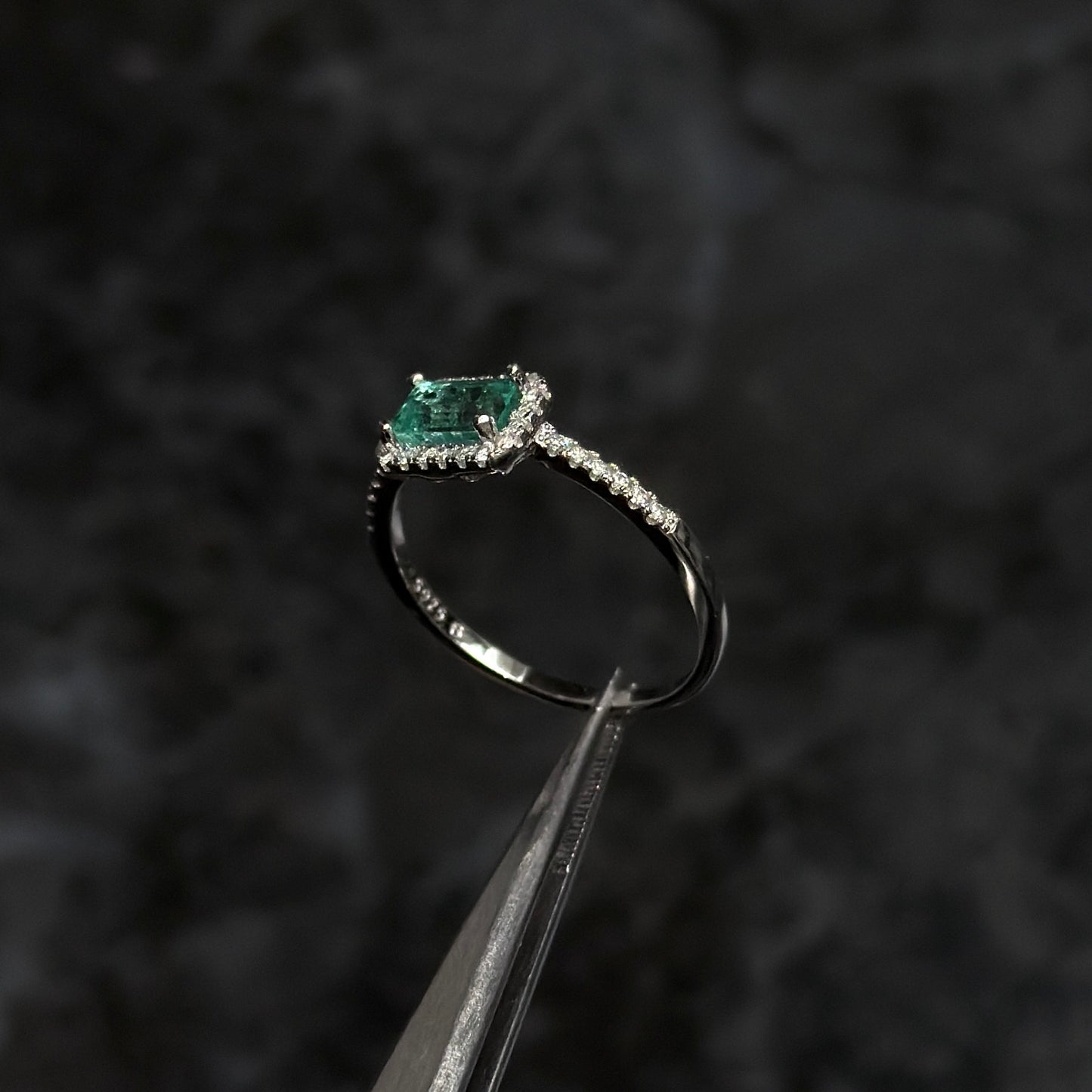 Anillo de Lujo #6 / Esmeralda Colombiana / Plata 925