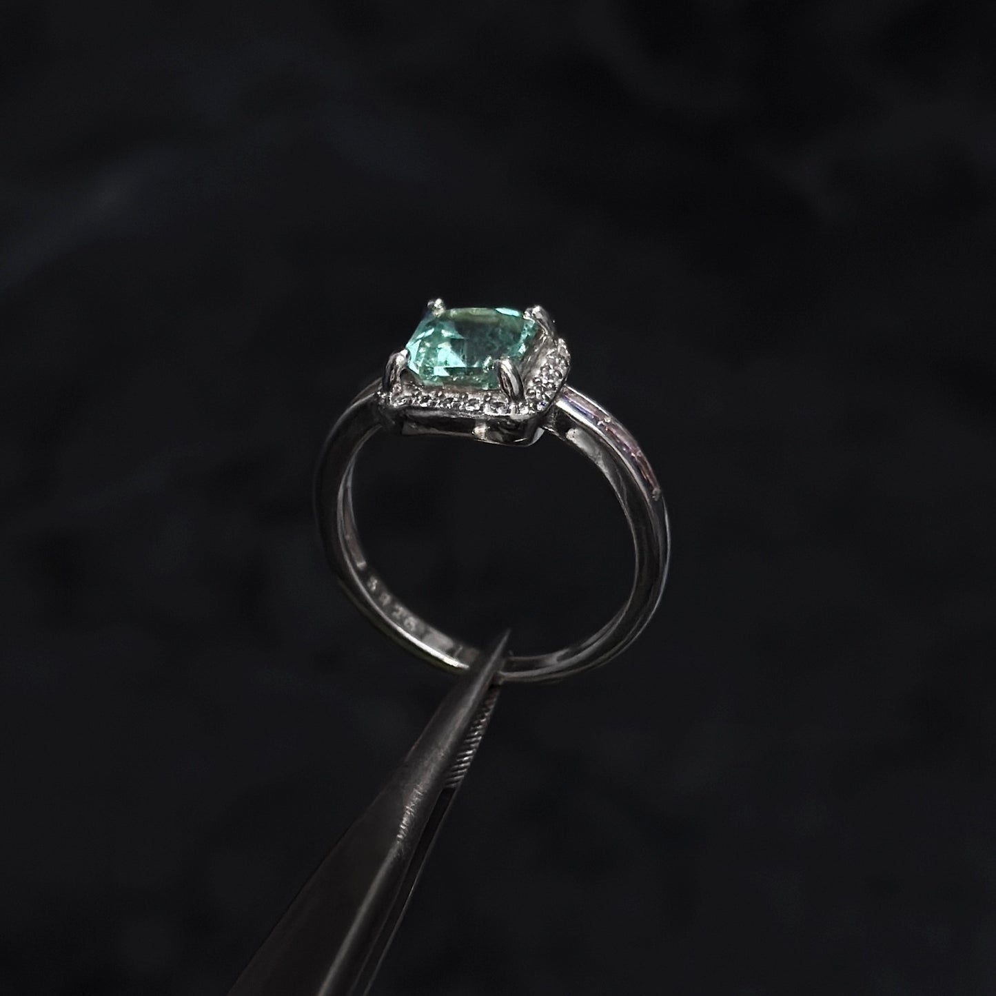 Anillo de Lujo #7 / Esmeralda Colombiana / Plata 925