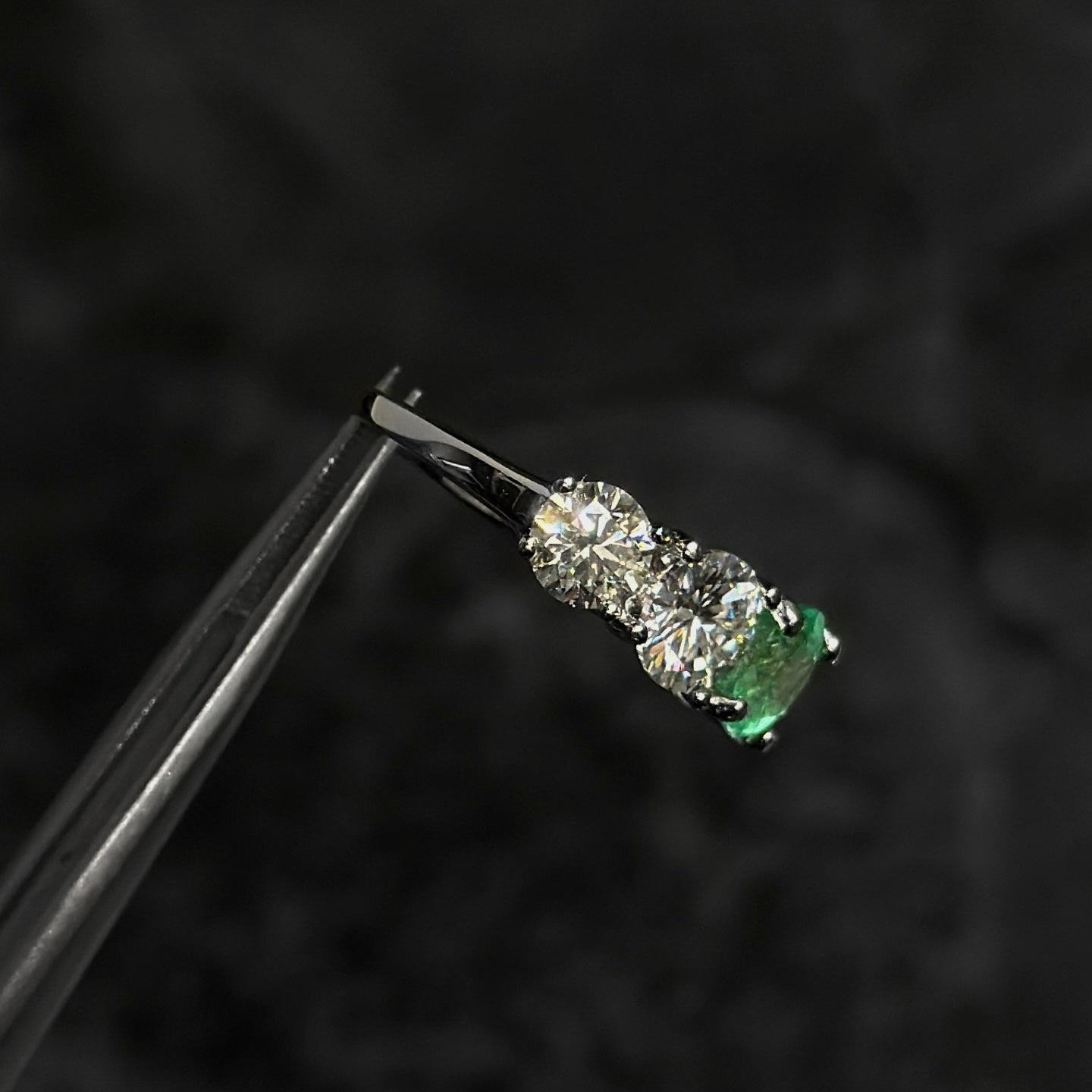 Anillo de Alta Joyería / Esmeralda Colombiana / Bajo Fabricación