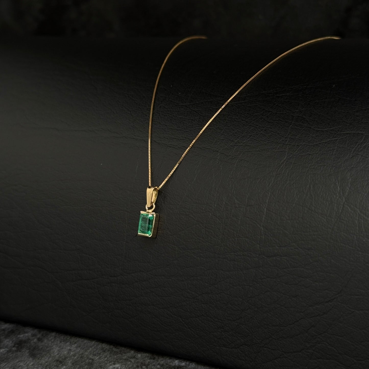 Cadena Veneciana Mini / Dije Esmeralda / Oro 18K