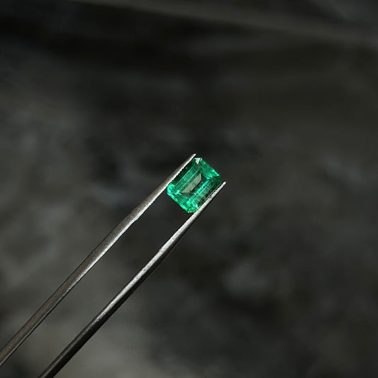 Colombian Emerald / 1ct / 5.2mm x 6.9mm