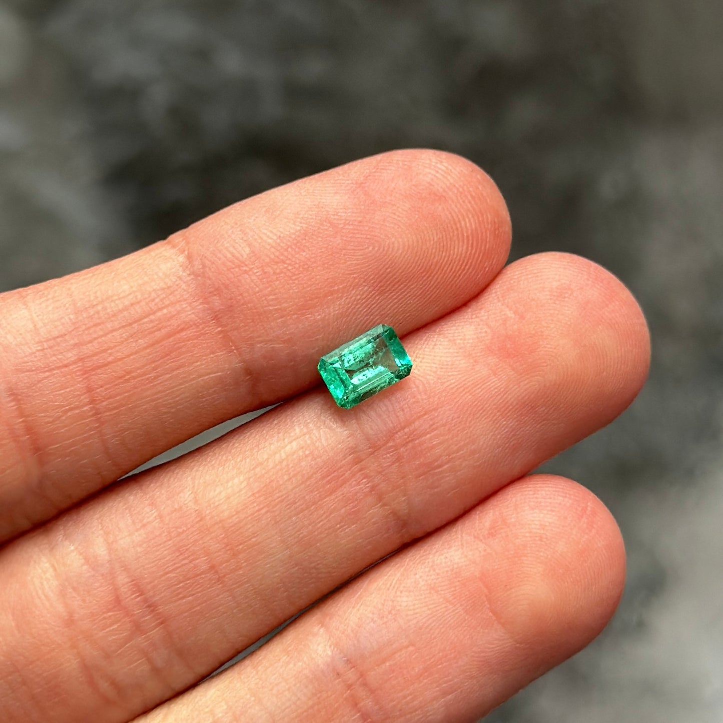 Colombian Emerald / 0.85ct / 4.8mm x 7mm