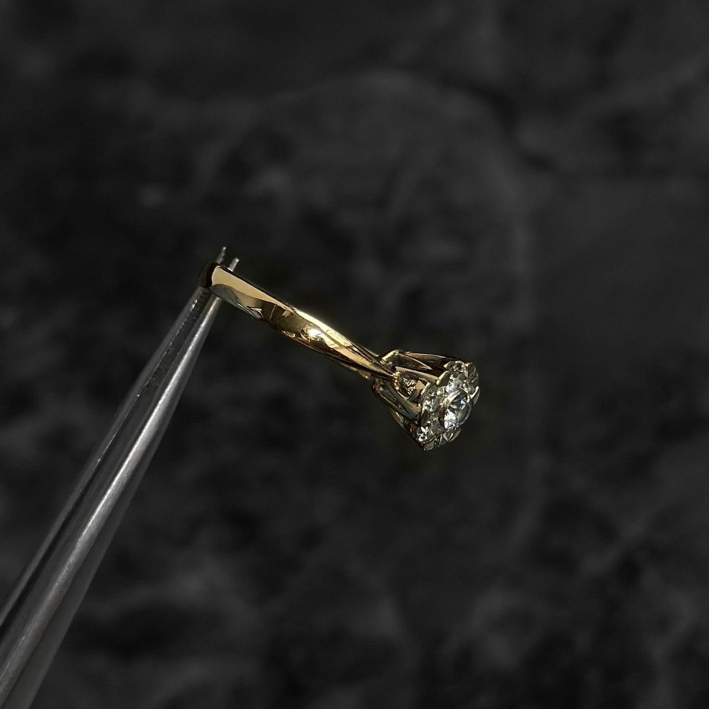 Anillo Alta Joyería / Oro 18K / Diamantes Naturales