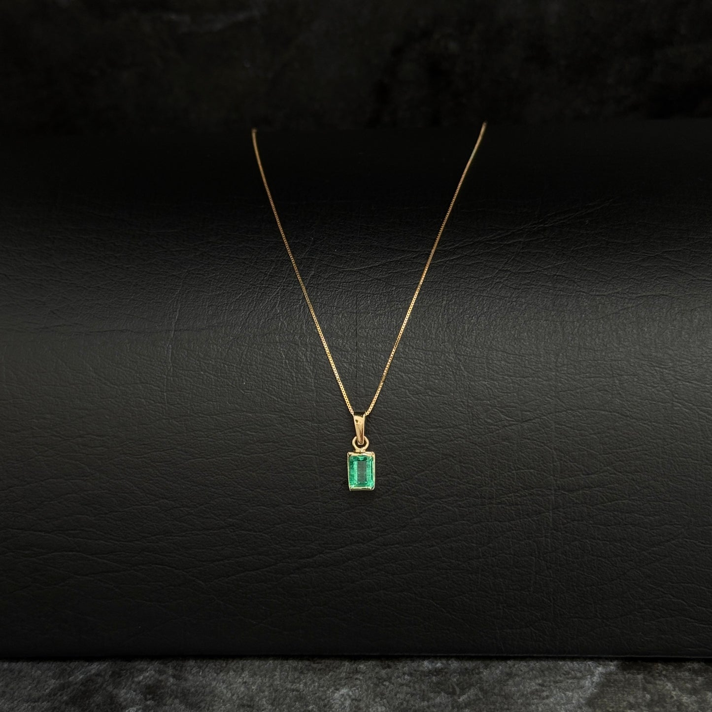 Cadena Veneciana Mini / Dije Esmeralda / Oro 18K