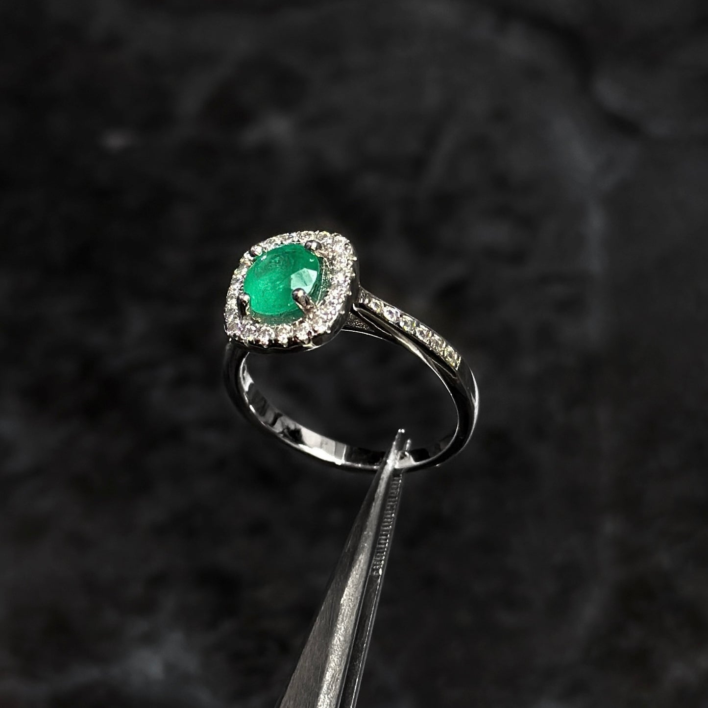 Anillo de Lujo #5 / Esmeralda Colombiana / Plata 925
