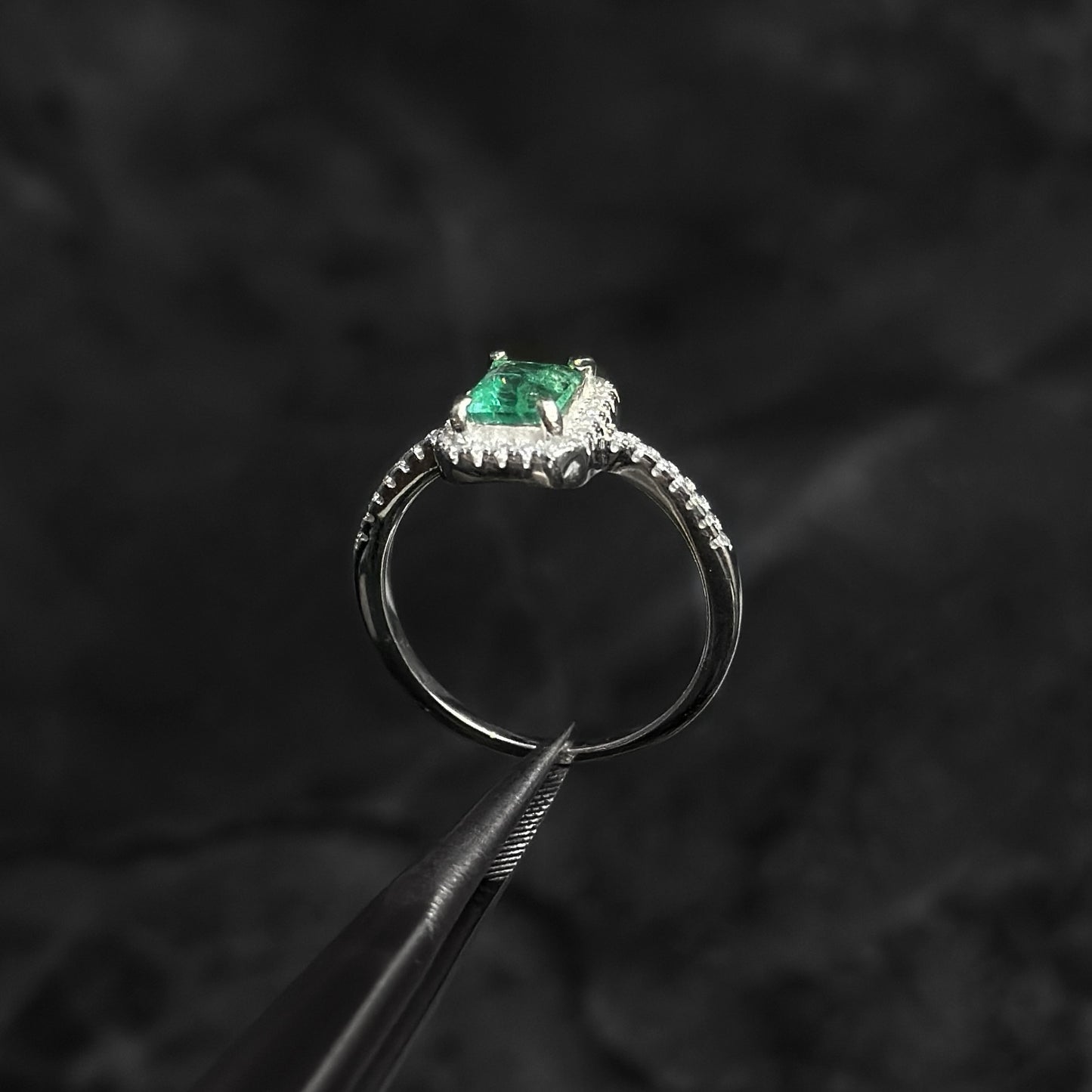 Anillo de Lujo #6 / Esmeralda Colombiana / Plata 925