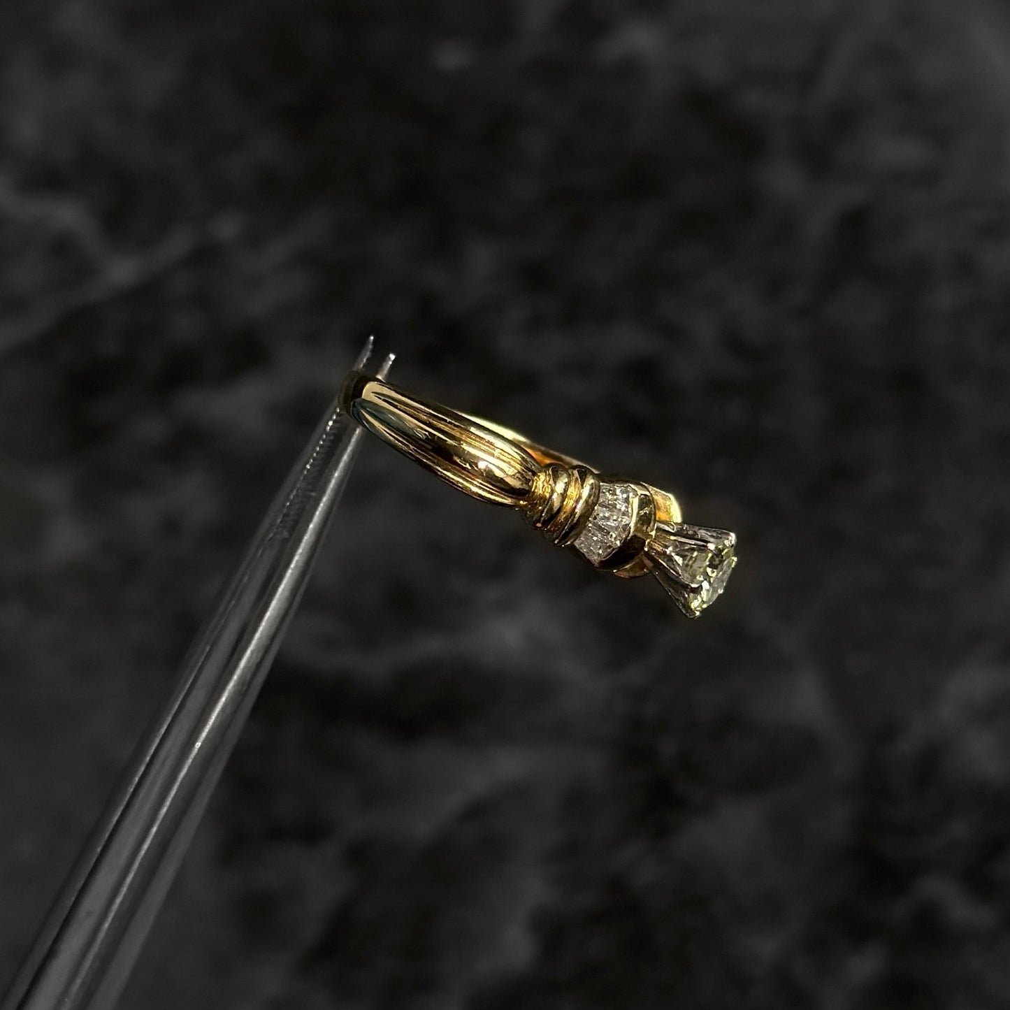 Anillo Alta Joyería / Oro 18K / Diamantes Naturales