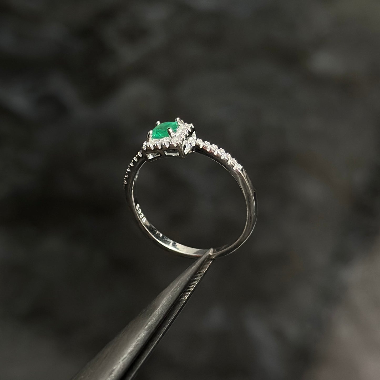 Anillo de Lujo #8 / Esmeralda / Plata 925