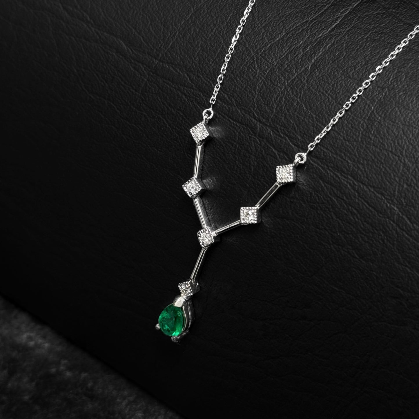 Set Alta Joyería / Cadena Dije Incrustado / Esmeralda & Diamantes / Oro 18K