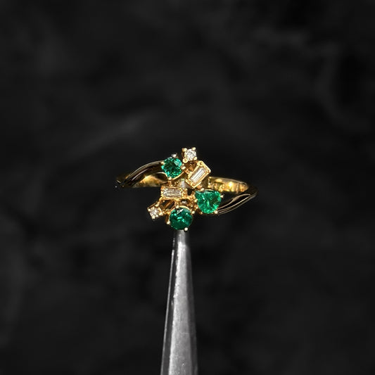 Anillo Alta Joyería / Oro 18K / Esmeraldas Colombianas / Diamantes Naturales