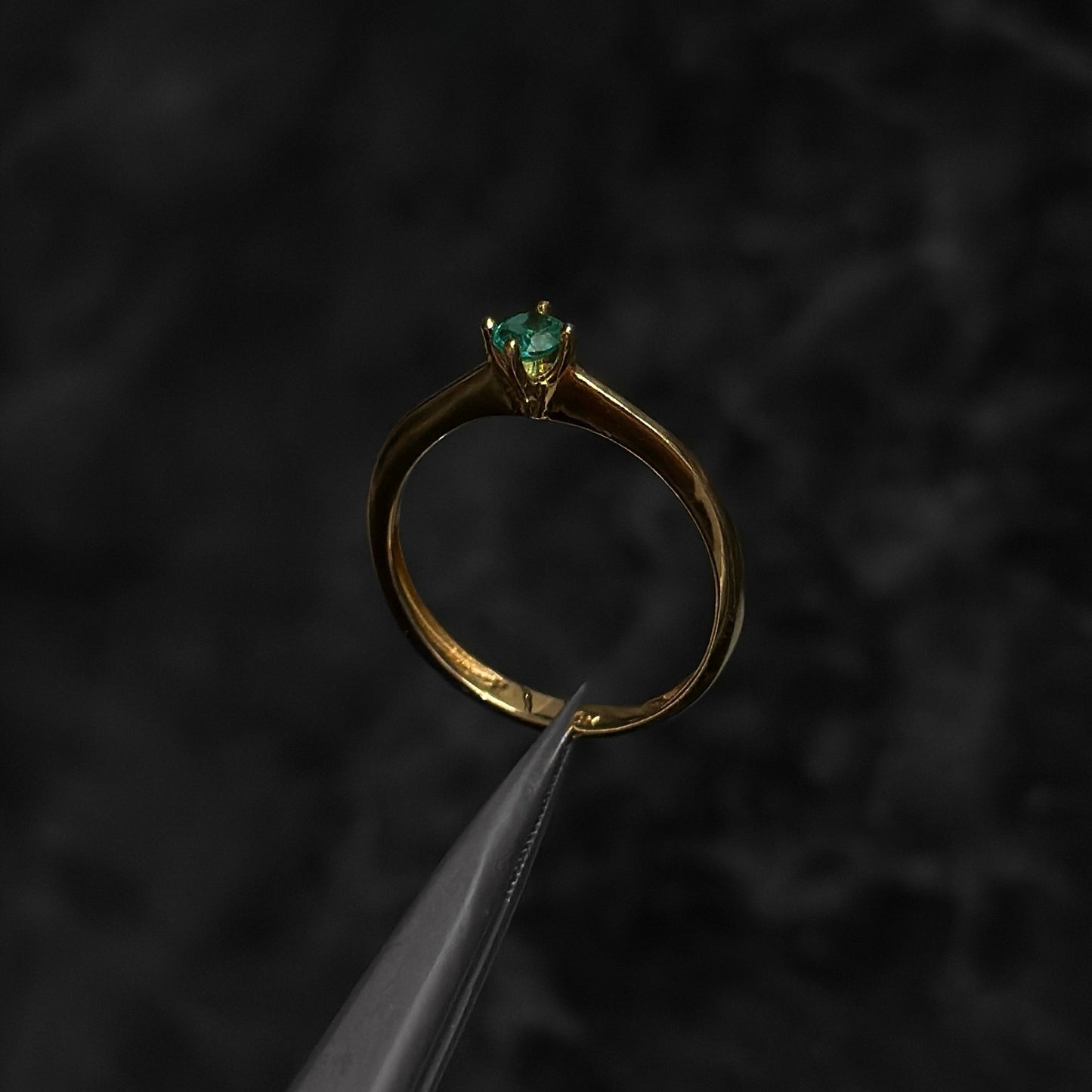 Anillo de Lujo #7 / Oro 18K / Esmeralda Colombiana