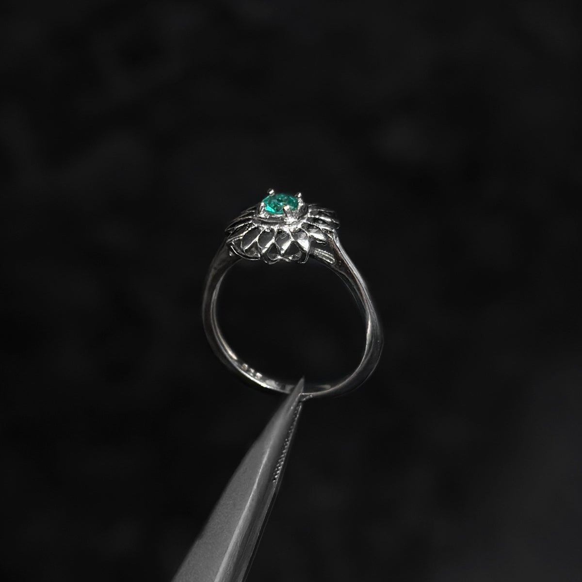 Anillo de Lujo #6 / Esmeralda Colombiana / Plata 925