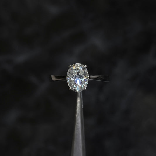 Anillo de Lujo #7 / Moissanita Lab Oval / Plata 925
