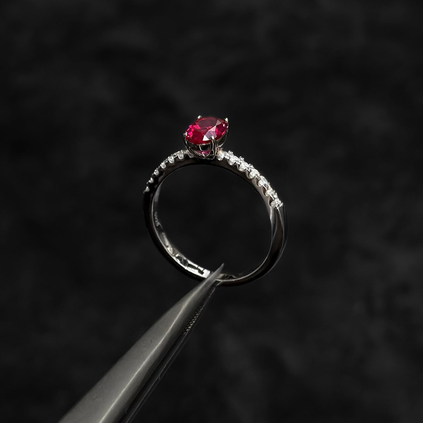 Anillo de Lujo #7 / Rubí de Laboratorio / Plata 925
