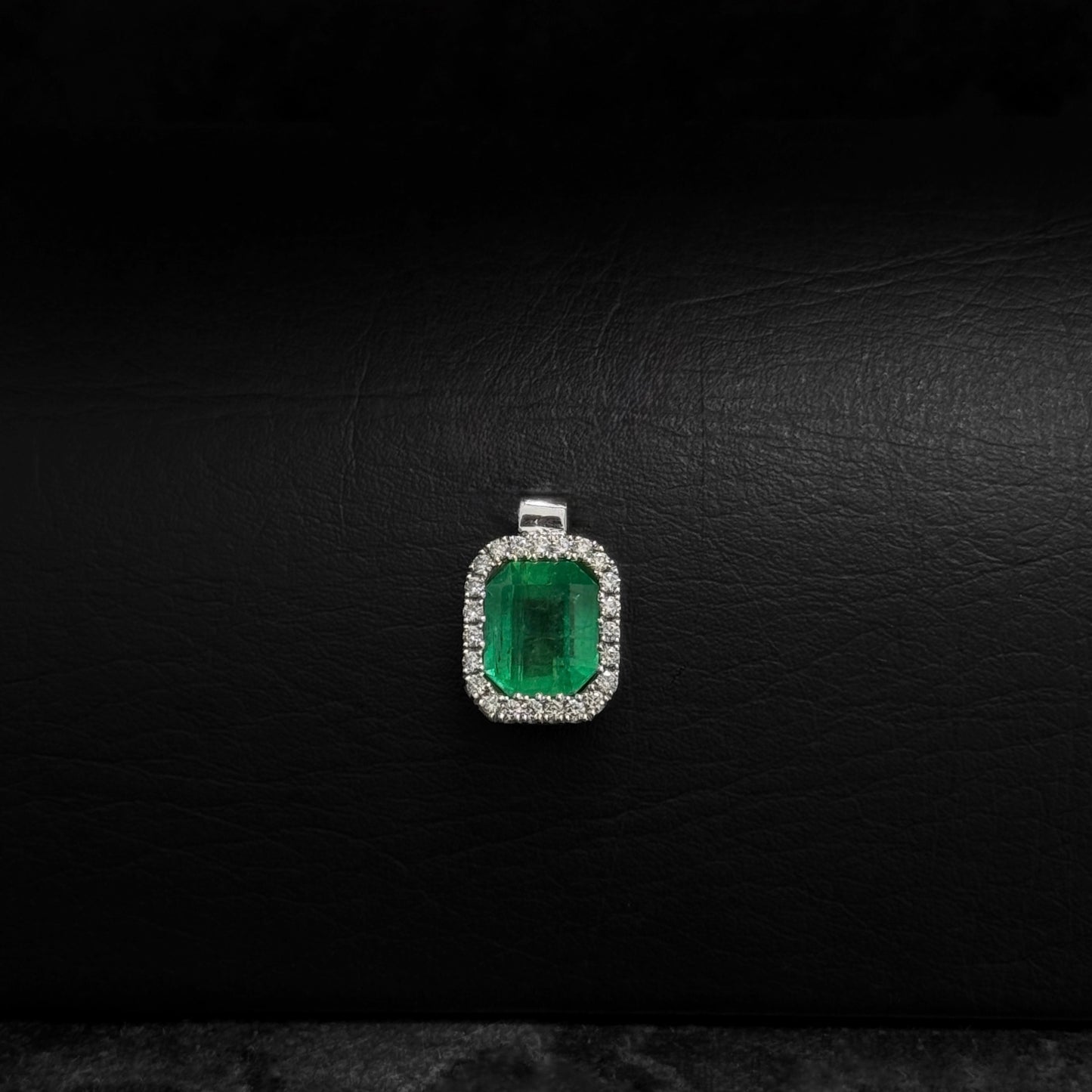 Dije Alta Joyería / Esmeralda Colombiana / Diamantes / Oro 18K