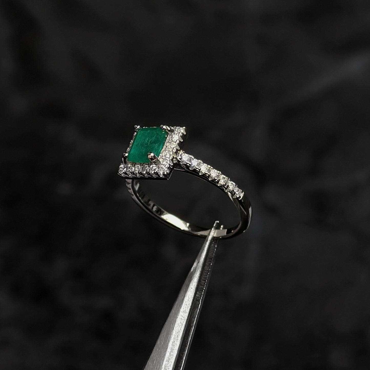 Anillo de Lujo #5 / Esmeralda Colombiana / Plata 925