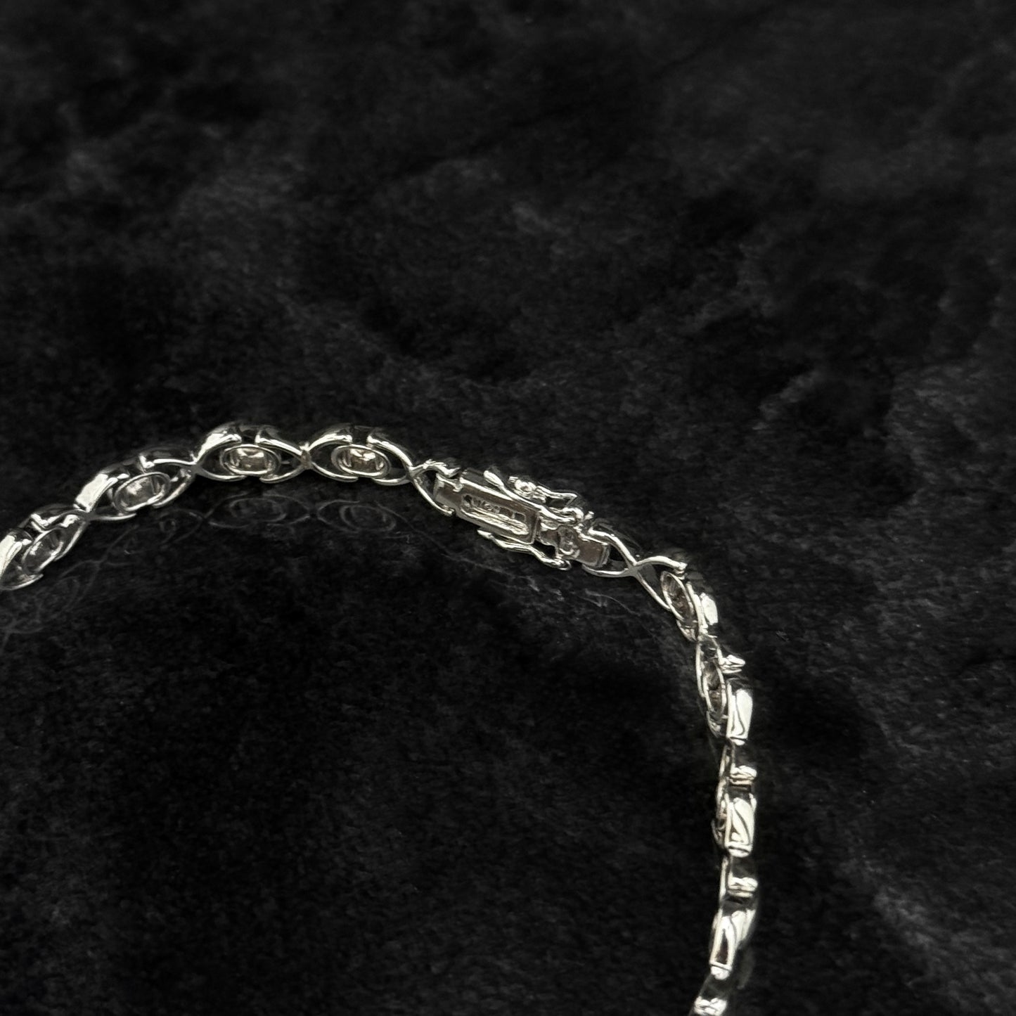 Pulsera de Alta Joyería / Zafiros “Royal Blue” / Diamantes Naturales / Oro Blanco 18K