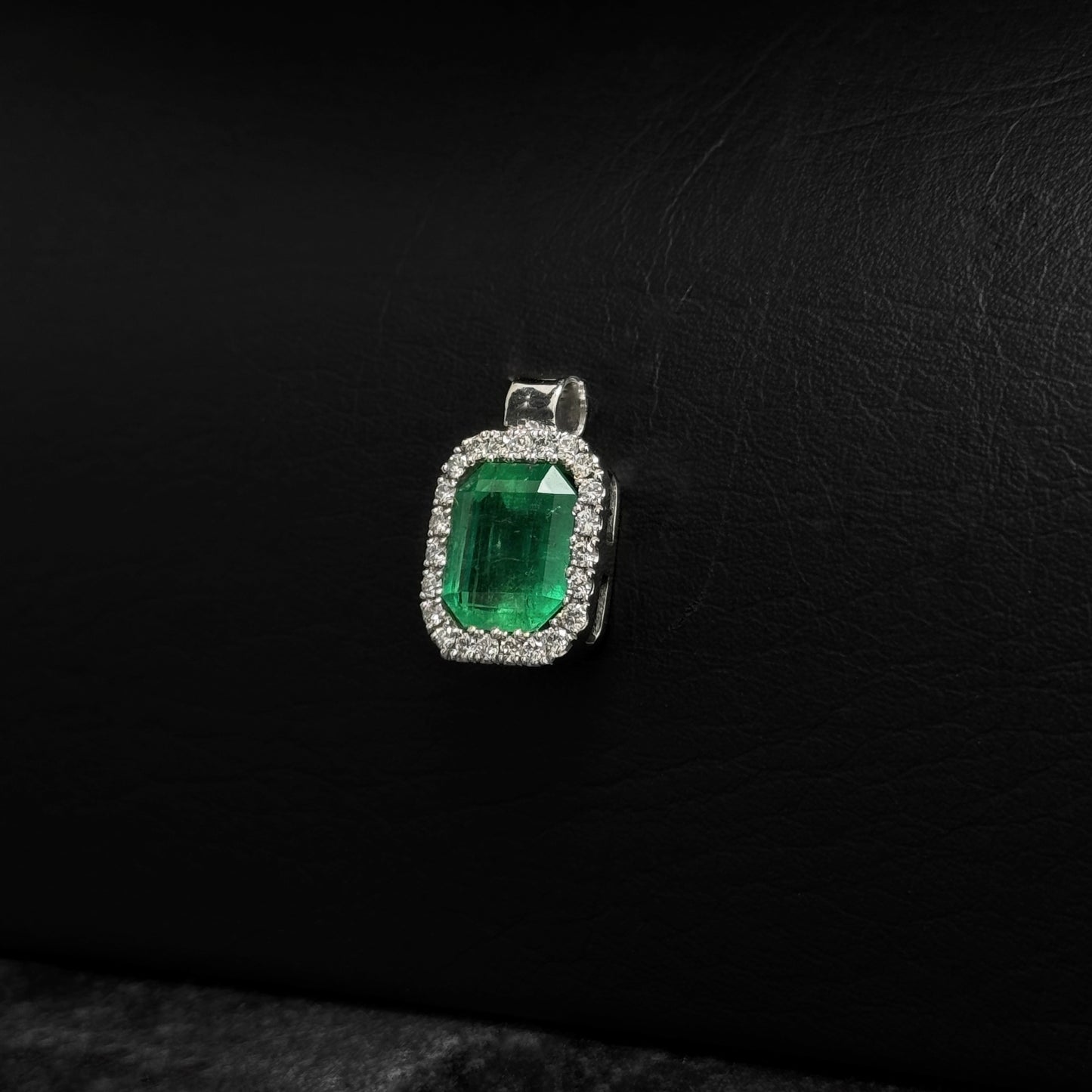 Dije Alta Joyería / Esmeralda Colombiana / Diamantes / Oro 18K