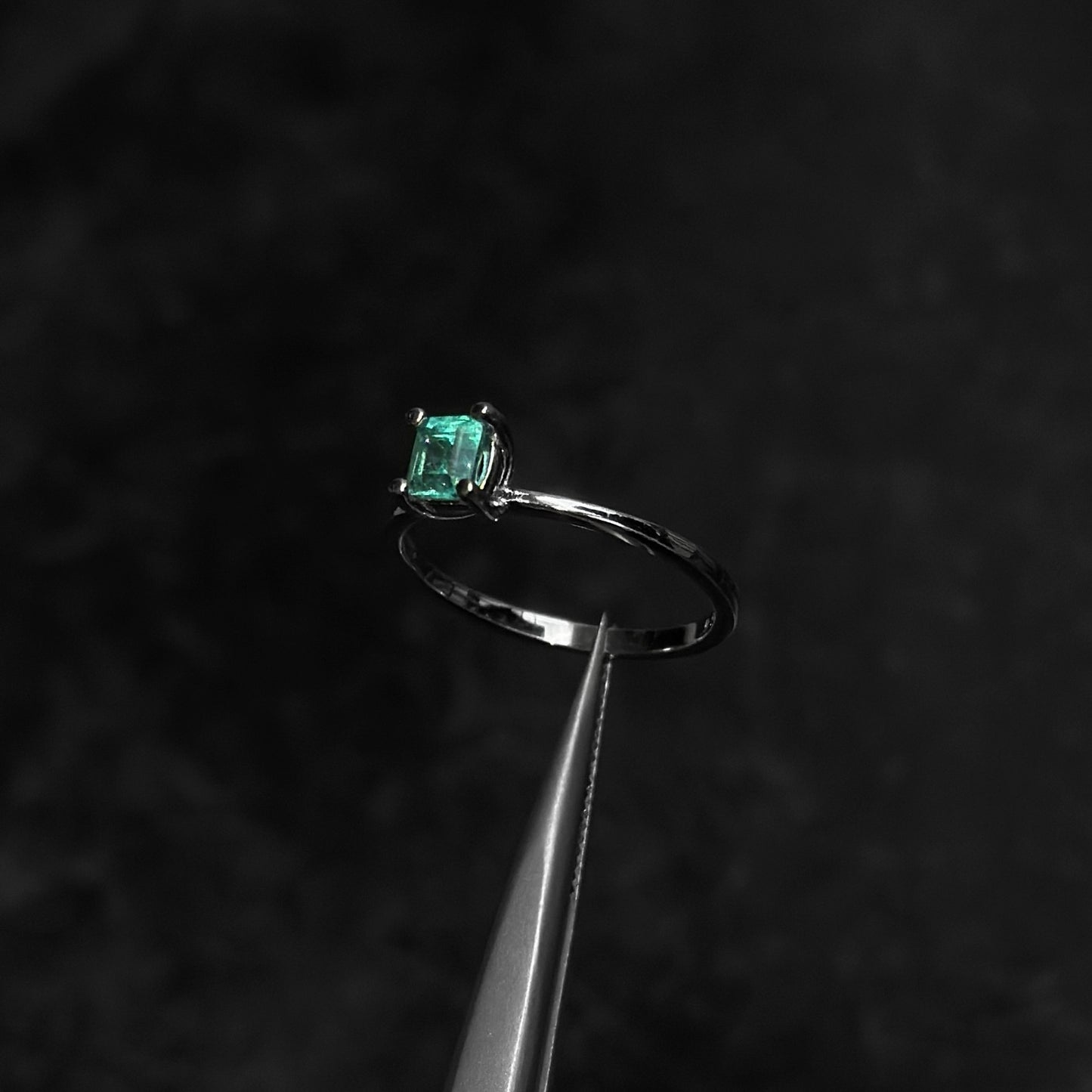 Anillo de Lujo #6 / Esmeralda Colombiana / Plata 925