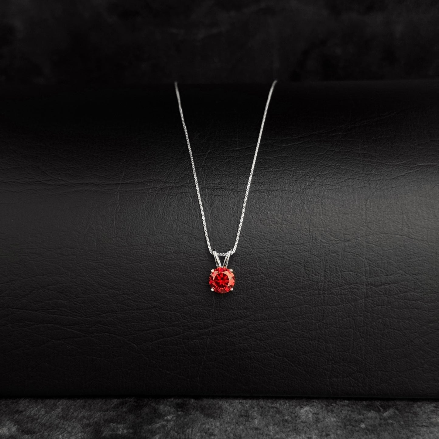 Cadena Veneciana / Dije Moissanita 6.5mm “Red” / Plata 925