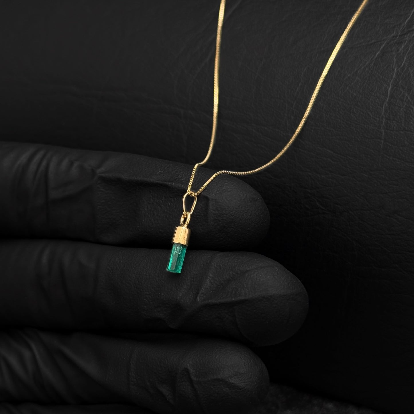 Cadena Veneciana Mini / Dije Canutillo de Esmeralda / Oro 18K