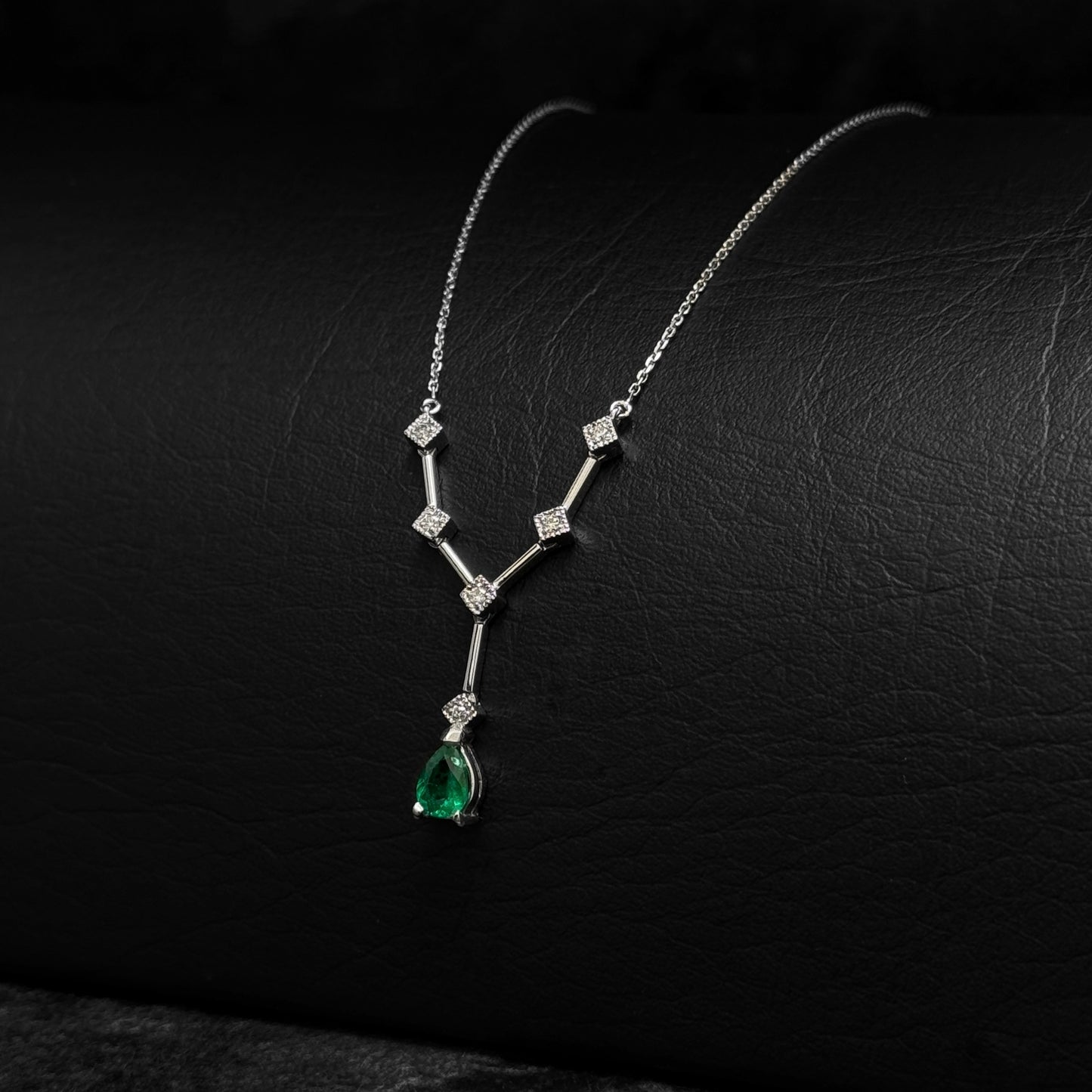 Set Alta Joyería / Cadena Dije Incrustado / Esmeralda & Diamantes / Oro 18K