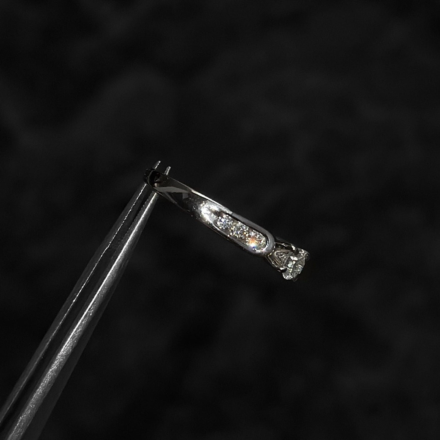 Anillo Alta Joyería / Diamantes Naturales / Oro Blanco 18K