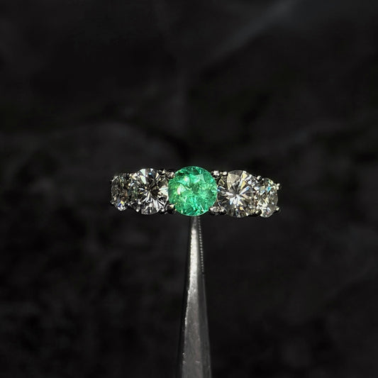 Anillo de Alta Joyería / Esmeralda Colombiana / Bajo Fabricación