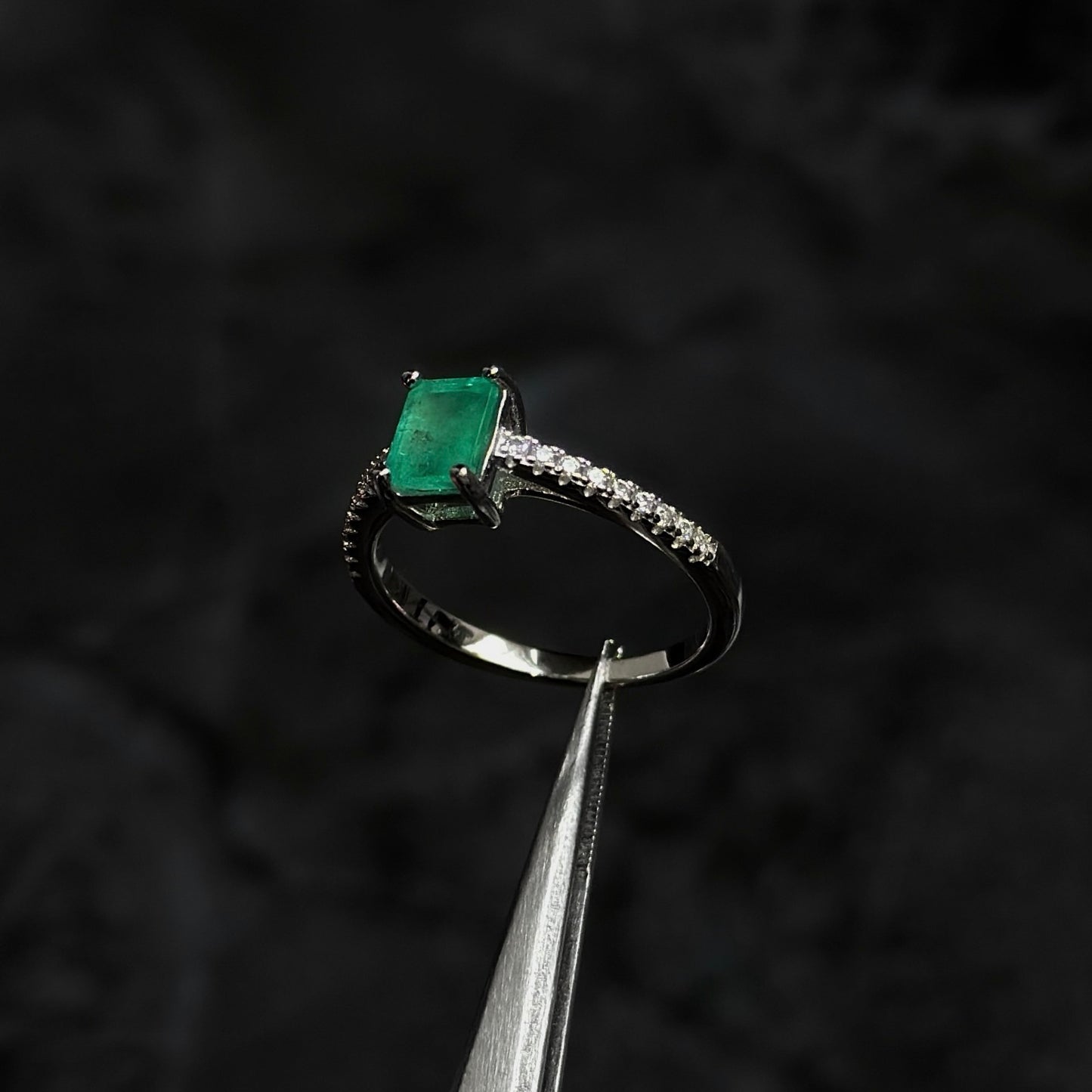 Anillo de Lujo #6.5 / Esmeralda Colombiana / Plata 925