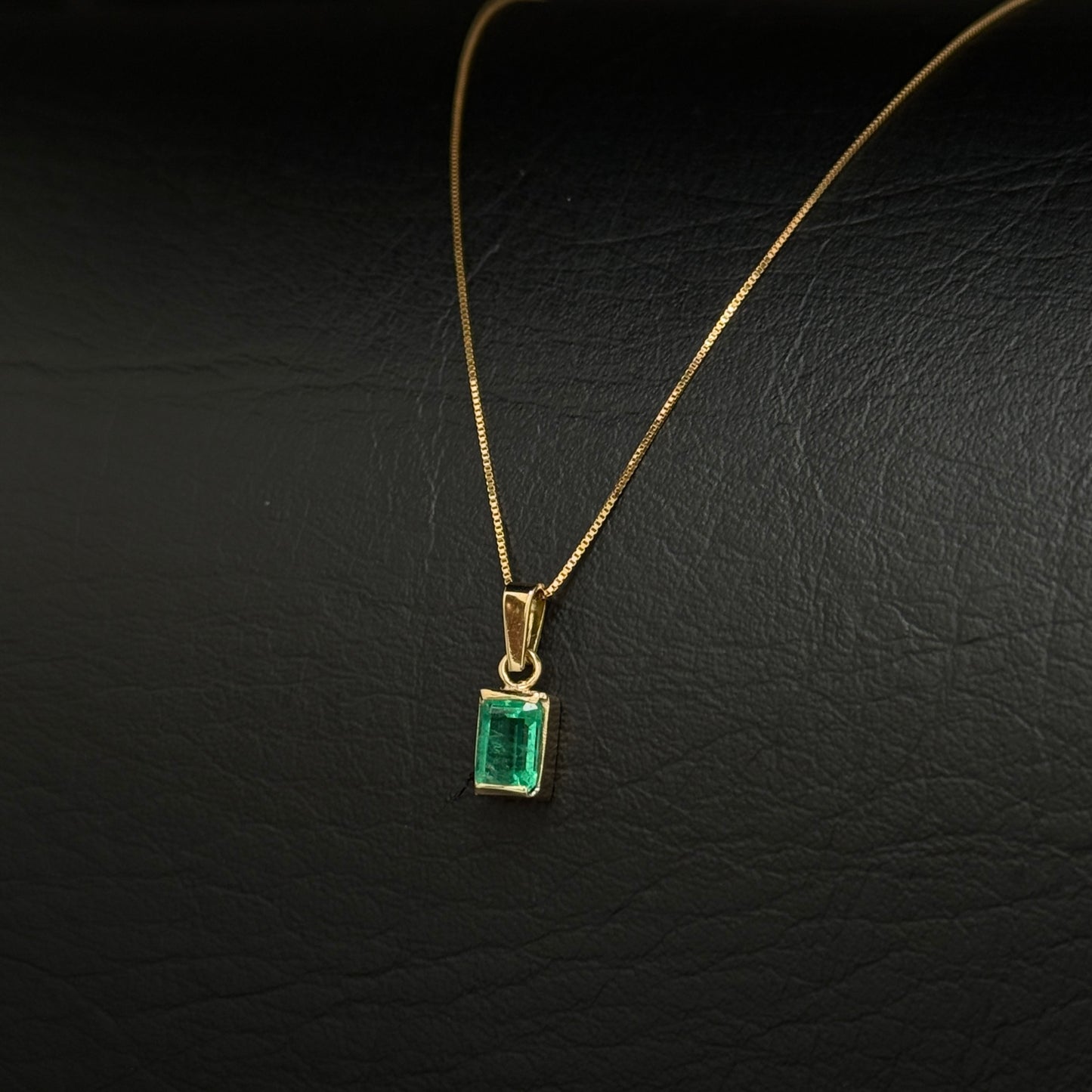 Cadena Veneciana Mini / Dije Esmeralda / Oro 18K