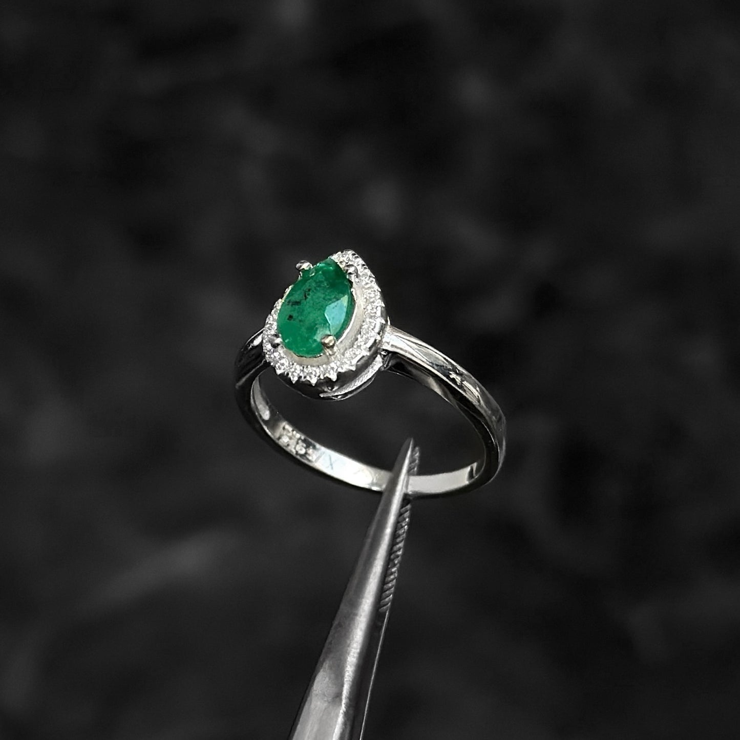 Anillo de Lujo #7 / Esmeralda Colombiana / Plata 925