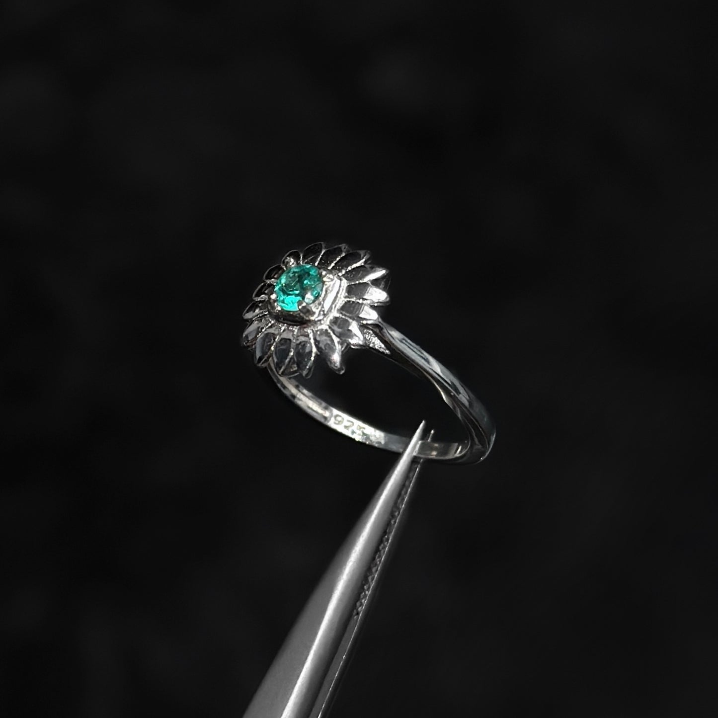 Anillo de Lujo #6 / Esmeralda Colombiana / Plata 925
