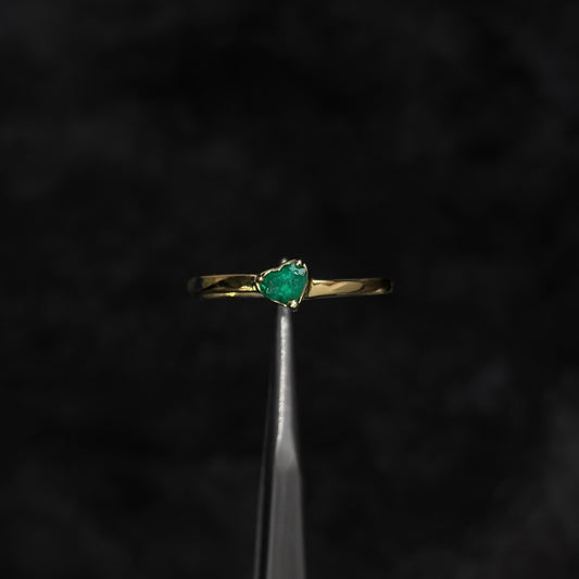 Anillo de Lujo #8 / Oro 18K / Esmeralda Colombiana