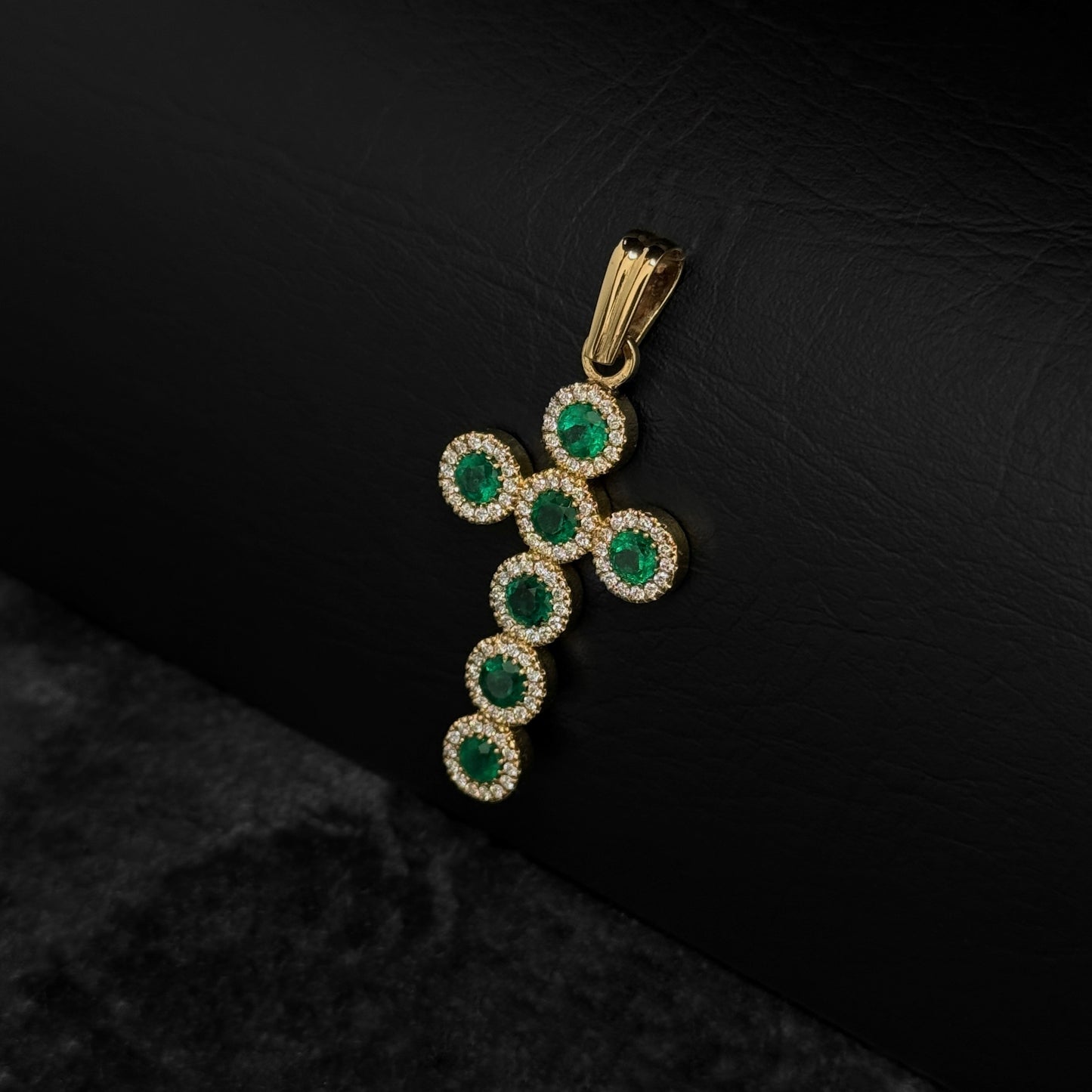 Dije Cruz Alta Joyería / Esmeraldas Colombianas / Diamantes / Oro 18K