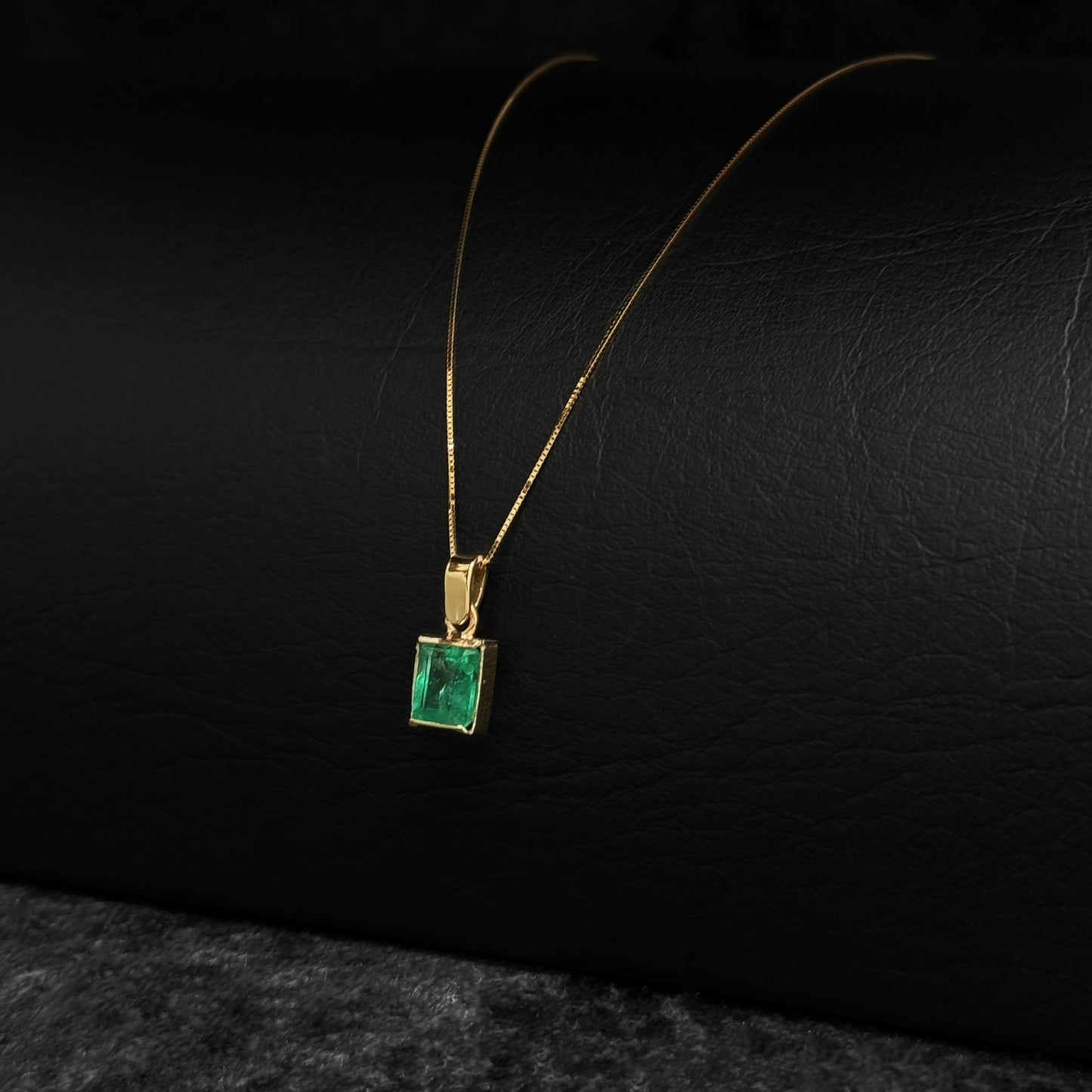 Cadena Veneciana Mini / Dije Esmeralda / Oro 18K