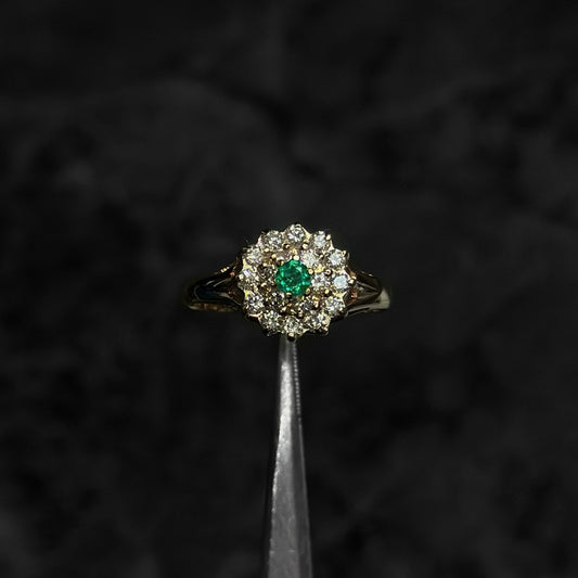 Anillo Alta Joyería / Oro 18K / Esmeralda Colombiana / Diamantes Naturales