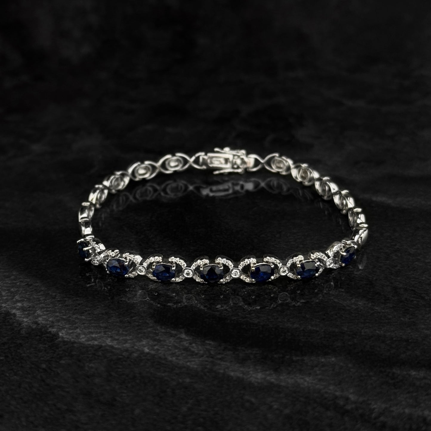 Pulsera de Alta Joyería / Zafiros “Royal Blue” / Diamantes Naturales / Oro Blanco 18K
