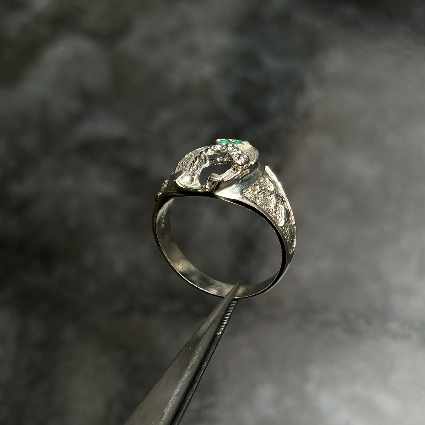 Anillo Herradura Caballo - Esmeralda / Plata 925