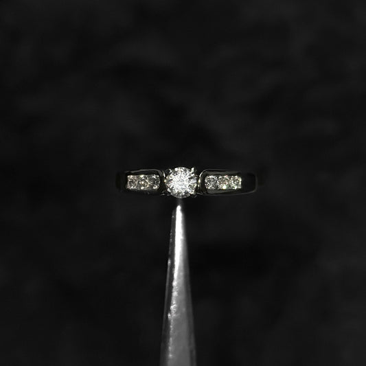 Anillo Alta Joyería / Diamantes Naturales / Oro Blanco 18K