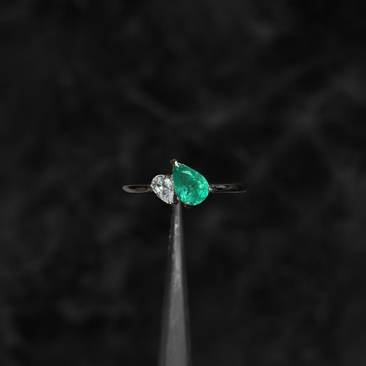 Anillo de Lujo #8 / Esmeralda Colombiana / Plata 925