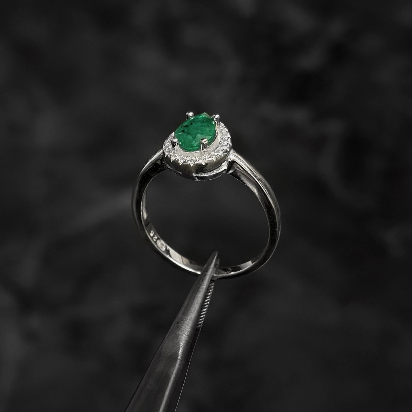 Anillo de Lujo #7 / Esmeralda Colombiana / Plata 925