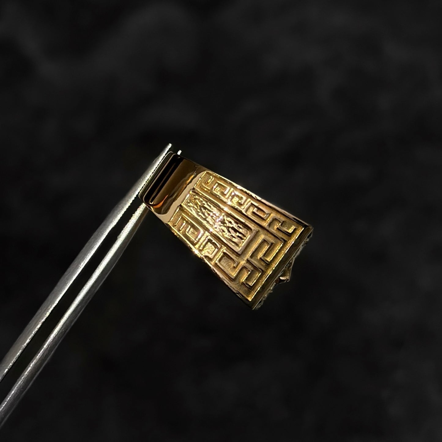 Anillo Exclusivo GOAT / Oro 18K / Gemas de Alta Calidad